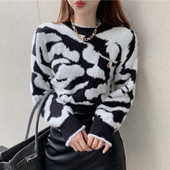 Laiade varrukate ja ovaalse kaelusega vabaaja naiste sulekampsun