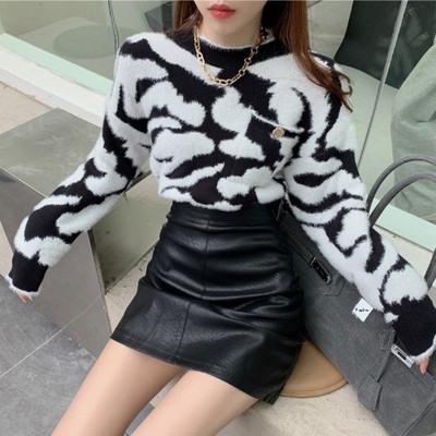 Laiade varrukate ja ovaalse kaelusega vabaaja naiste sulekampsun