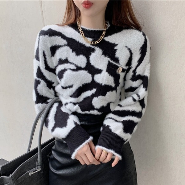 Laiade varrukate ja ovaalse kaelusega vabaaja naiste sulekampsun