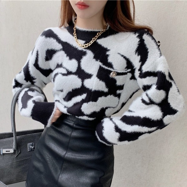 Laiade varrukate ja ovaalse kaelusega vabaaja naiste sulekampsun