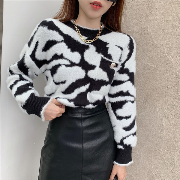 Laiade varrukate ja ovaalse kaelusega vabaaja naiste sulekampsun