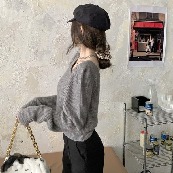 Γυναικείο casual πουλόβερ με τετράγωνο ντεκολτέ σε γκρι χρώμα