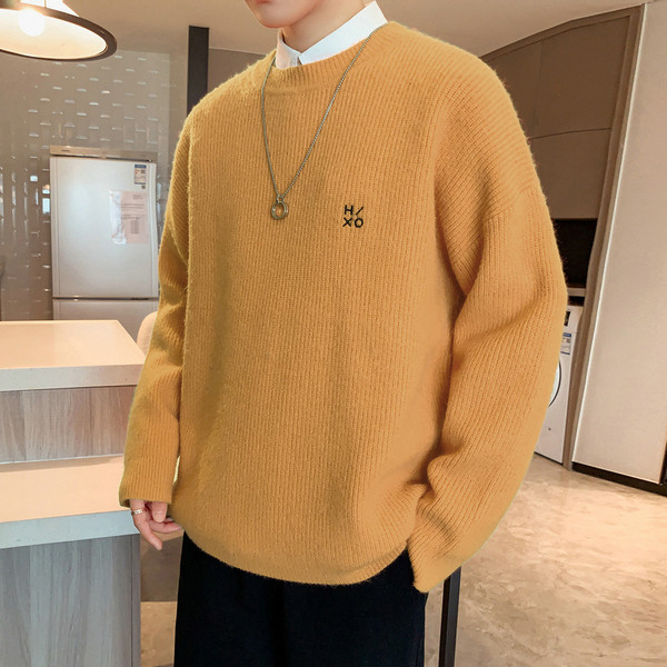 Ležeran muški pulover s vezom i okruglim izrezom