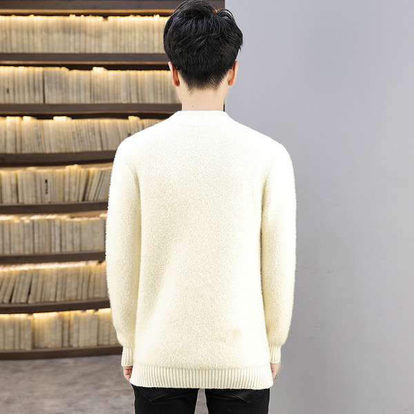 Ανδρικό πουλόβερ μοντέρνο με ψηλό γιακά και κέντημα