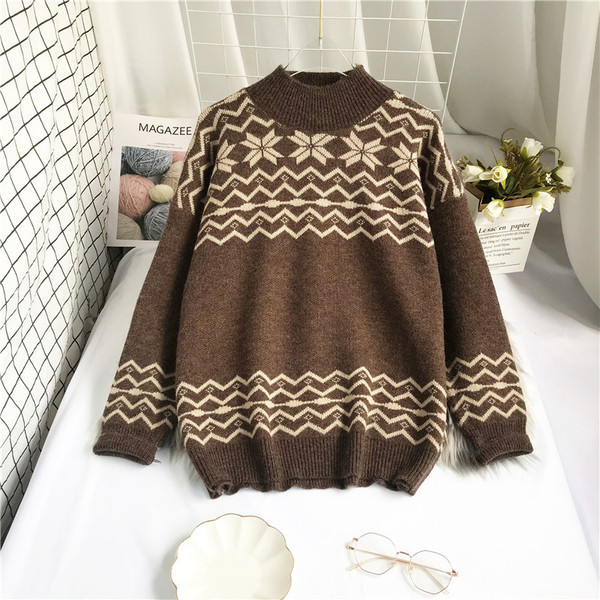 Γυναικείο μοντέρνο πουλόβερ με χαμηλό κολάρο και μακριά μανίκια