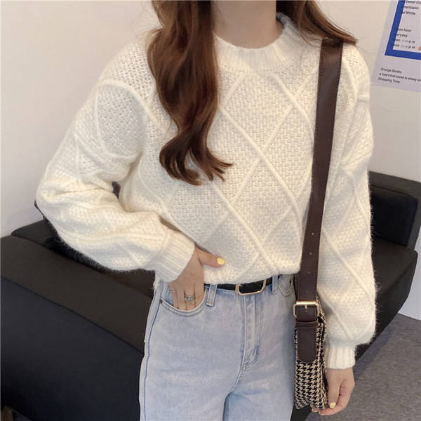 Μοντέρνο γυναικείο πουλόβερ με οβάλ λαιμόκοψη - κλασικό μοντέλο