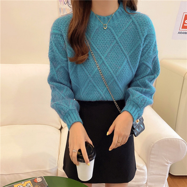 Μοντέρνο γυναικείο πουλόβερ με οβάλ λαιμόκοψη - κλασικό μοντέλο