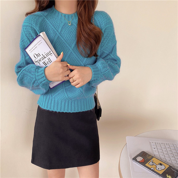 Μοντέρνο γυναικείο πουλόβερ με οβάλ λαιμόκοψη - κλασικό μοντέλο