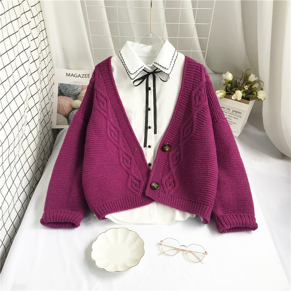 Uue mudeli naiste kootud vest nööpide ja spitsikaelusega