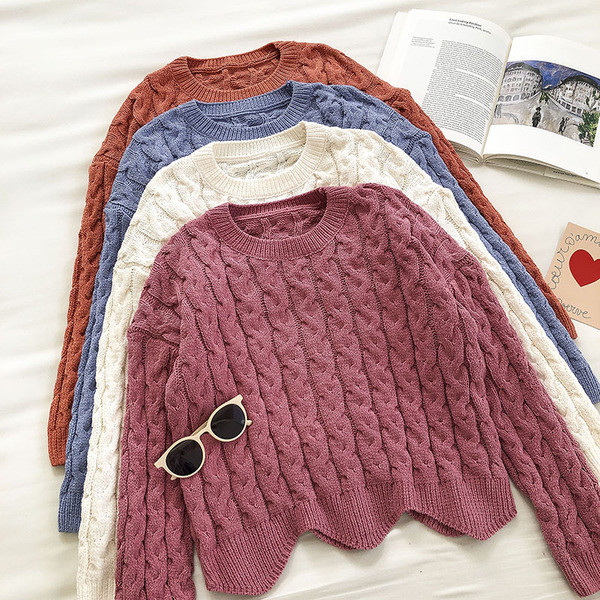 Πλεκτό γυναικείο χειμερινό πουλόβερ με στρογγυλό ντεκολτέ