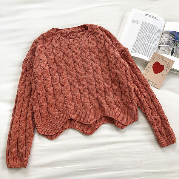 Πλεκτό γυναικείο χειμερινό πουλόβερ με στρογγυλό ντεκολτέ