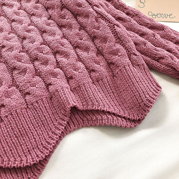 Πλεκτό γυναικείο χειμερινό πουλόβερ με στρογγυλό ντεκολτέ