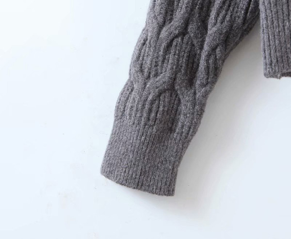 Γυναικείο casual πουλόβερ με οβάλ λαιμόκοψη και μακριά μανίκια