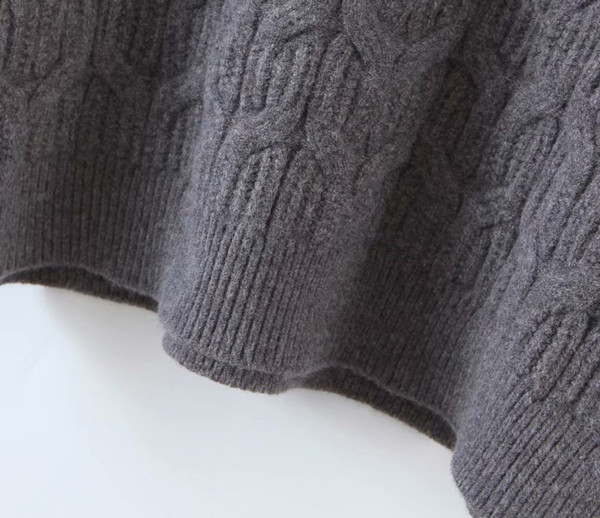 Γυναικείο casual πουλόβερ με οβάλ λαιμόκοψη και μακριά μανίκια