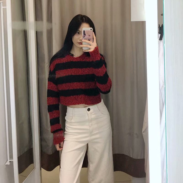 Κοντό ριγέ πουλόβερ με οβάλ λαιμόκοψη