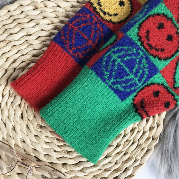 Πολύχρωμο γυναικείο πουλόβερ - με οβάλ ντεκολτέ και μακριά μανίκια