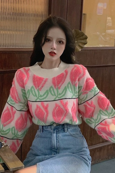 Naiste vabaaja kampsun värvilise mustriga ja laiade varrukatega