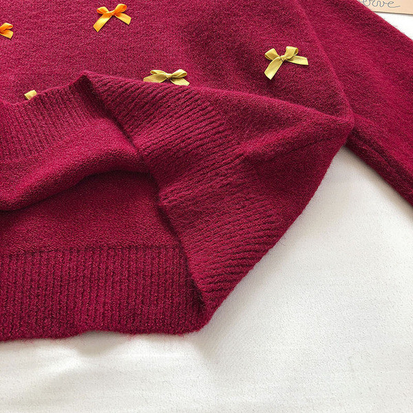 Γυναικείο χειμερινό πουλόβερ με στρογγυλή λαιμόκοψη και χρωματιστές κορδέλες