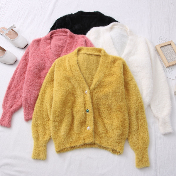 Aktualan ženski prsluk s gumbima i V izrezom