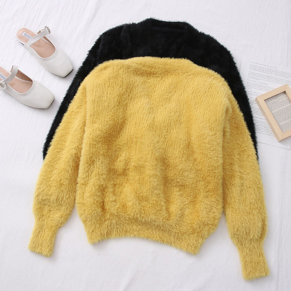 Aktualan ženski prsluk s gumbima i V izrezom