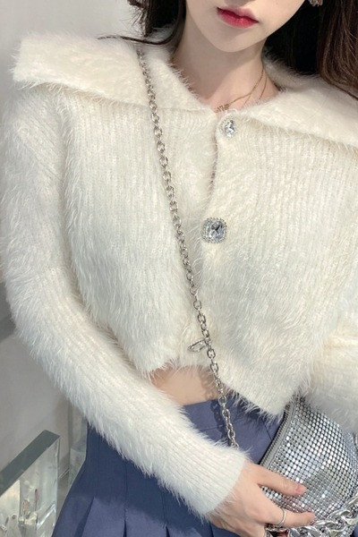 Cardigan scurt de damă modern din puf, cu nasturi