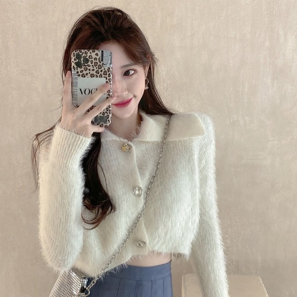 Cardigan scurt de damă modern din puf, cu nasturi