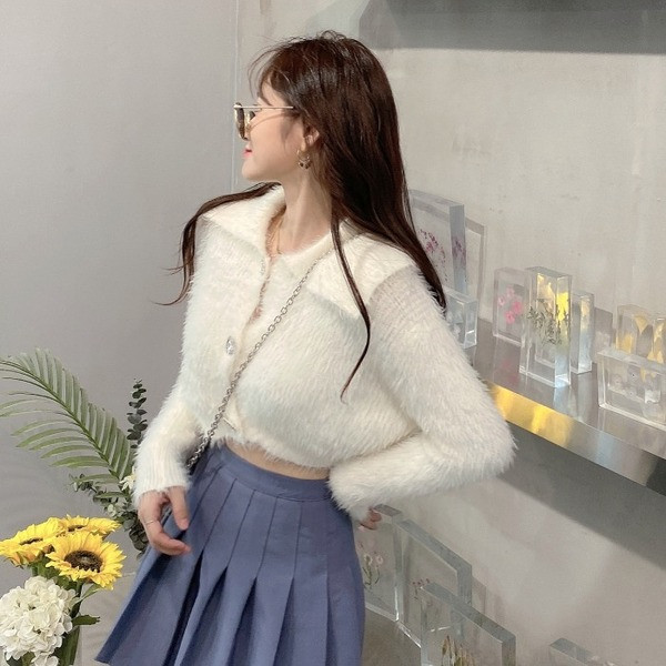 Cardigan scurt de damă modern din puf, cu nasturi