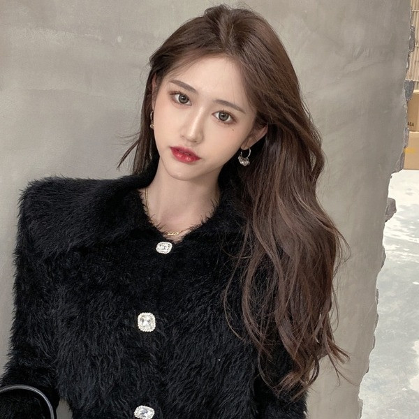 Cardigan scurt de damă modern din puf, cu nasturi