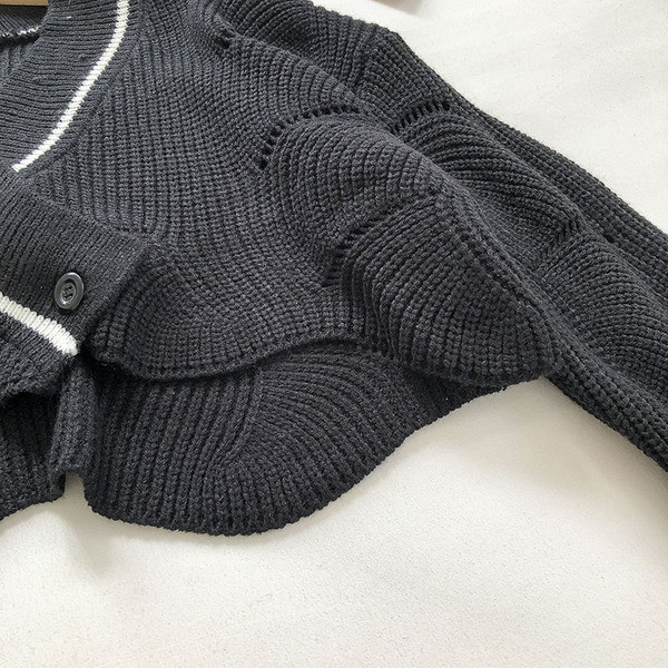 Naiste nööpidega kardigan spits-kaelusega