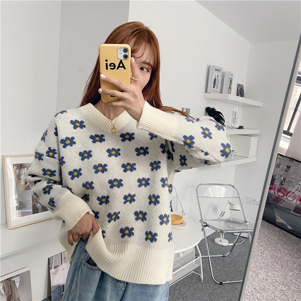 Νέο μοντέλο γυναικείο πουλόβερ με λαιμόκοψη και μακριά μανίκια