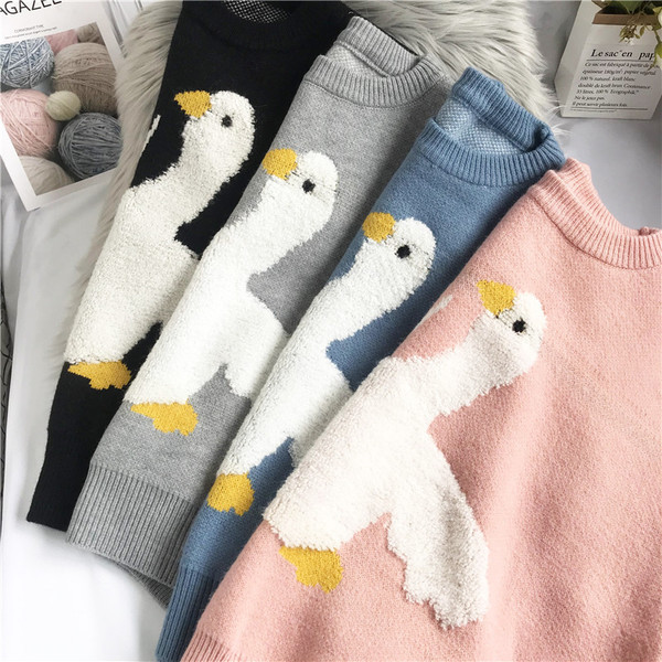 Μοντέρνο γυναικείο πουλόβερ  με στρογγυλή λαιμόκοψη και μακριά μανίκια