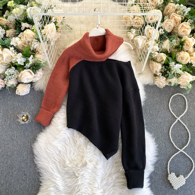 Γυναικείο casual πουλόβερ με κοψίματα - ασύμμετρο μοτίβο