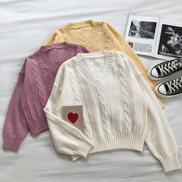 Kootud naiste kampsun spits-kaelusega