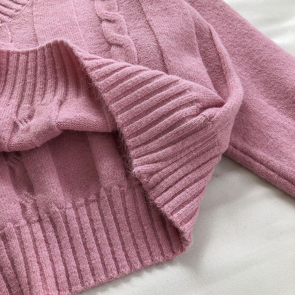 Kootud naiste kampsun spits-kaelusega