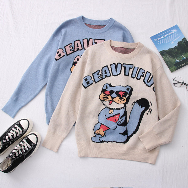 Casual γυναικείο πουλόβερ με κεντήματα και οβάλ ντεκολτέ