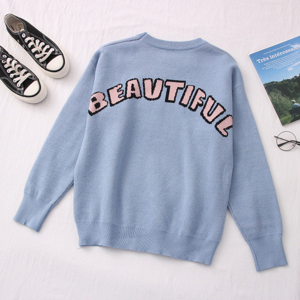 Casual γυναικείο πουλόβερ με κεντήματα και οβάλ ντεκολτέ