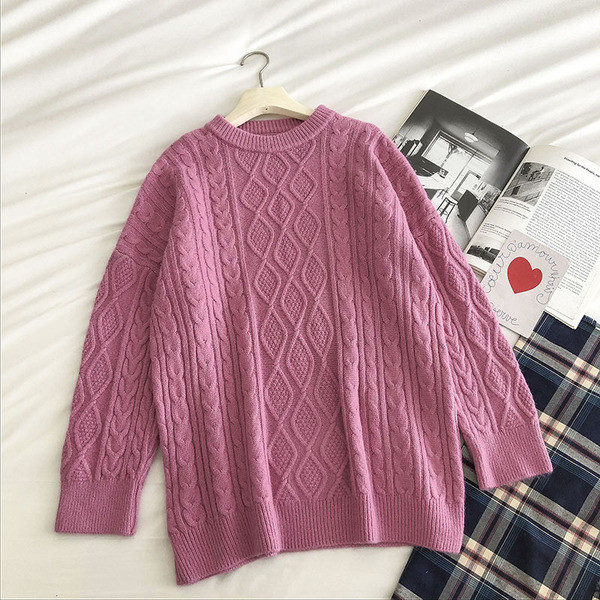 Naiste ümara dekoltee ja pikkade varrukatega talvekampsun