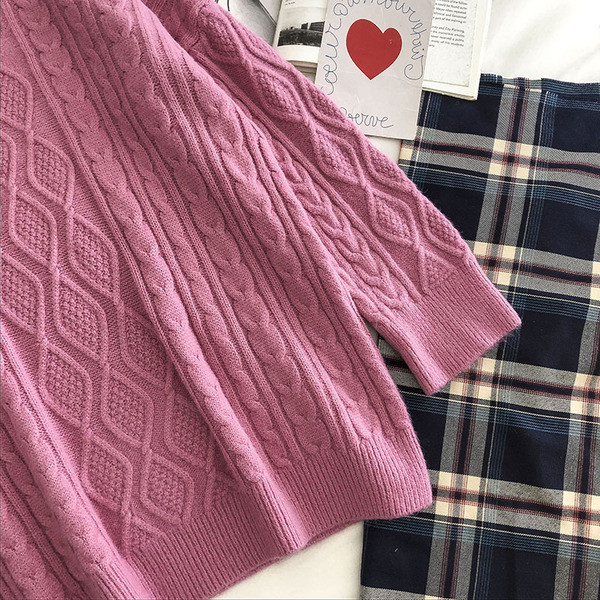 Naiste ümara dekoltee ja pikkade varrukatega talvekampsun