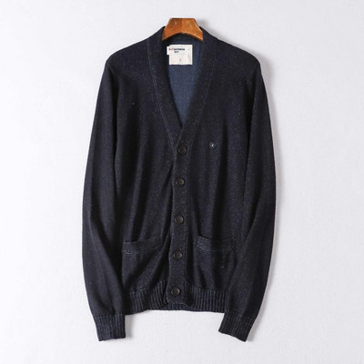 Vyriška liemenė su špicine iškirpte ir kišenėmis