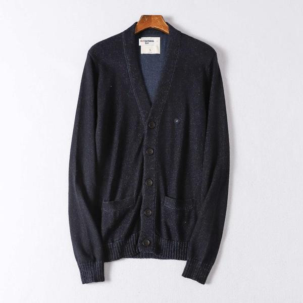 Vyriška liemenė su špicine iškirpte ir kišenėmis