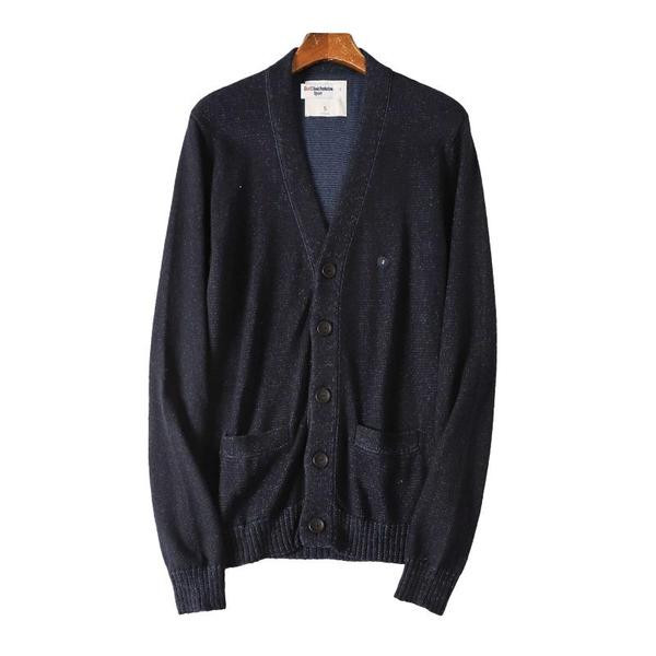 Vyriška liemenė su špicine iškirpte ir kišenėmis