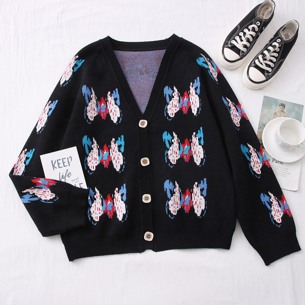 Γυναικεία μαύρη ζακέτα με κουμπιά και λαιμόκοψη