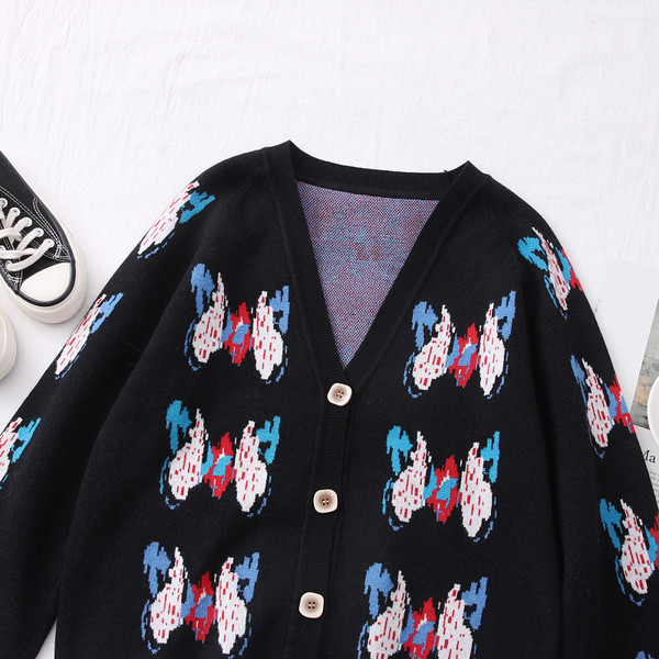 Γυναικεία μαύρη ζακέτα με κουμπιά και λαιμόκοψη