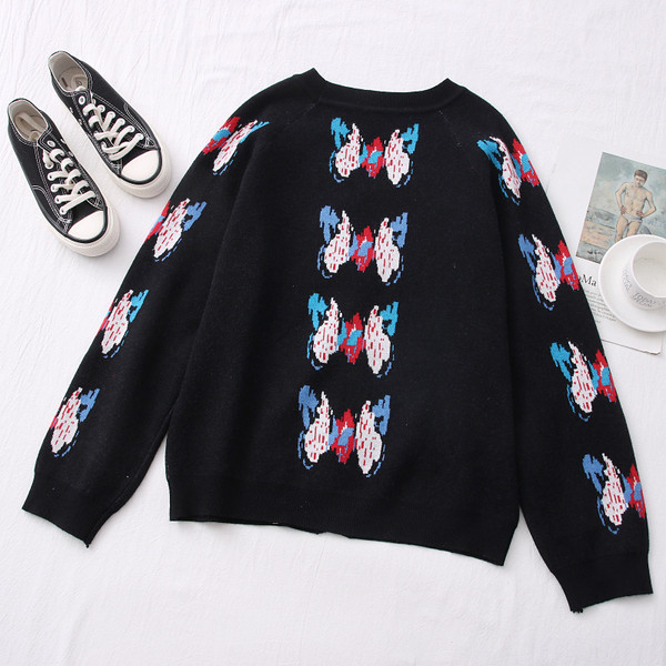 Γυναικεία μαύρη ζακέτα με κουμπιά και λαιμόκοψη