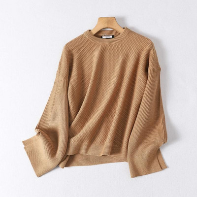 Lai kampsun mudel õhukesest kudumisest