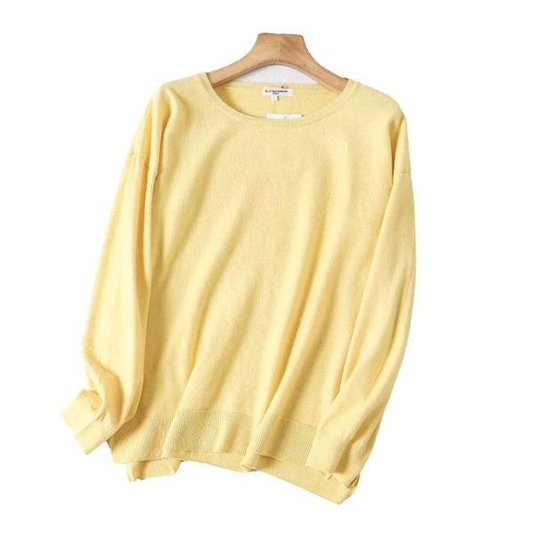 Γυναικείο πουλόβερ από λεπτό πλέξιμο με οβάλ ντεκολτέ