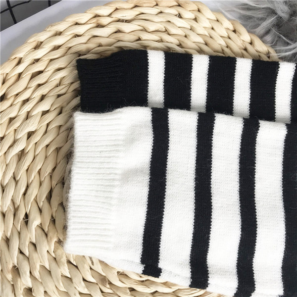 Νέο μοντέρνο γυναικείο ριγέ πουλόβερ με λαιμόκοψη