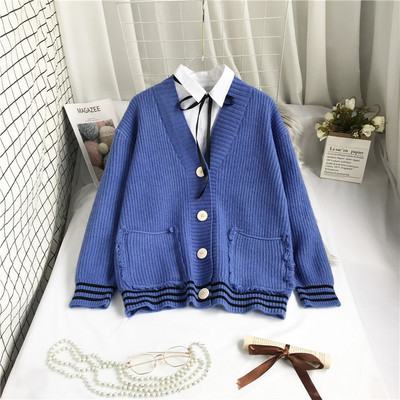 Moodne naiste vest taskute ja pikkade varrukatega