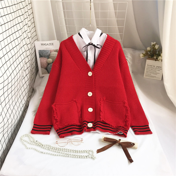 Moodne naiste vest taskute ja pikkade varrukatega