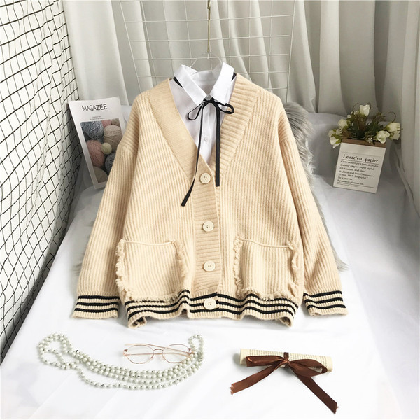 Moodne naiste vest taskute ja pikkade varrukatega